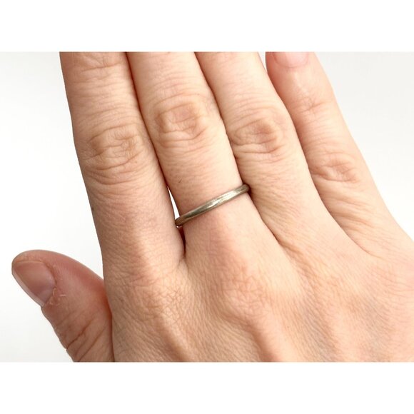 Minimalist Style Wedding Band B925 Sterling Silver Vintage Ring - sz 8 - Picture 10 of 10